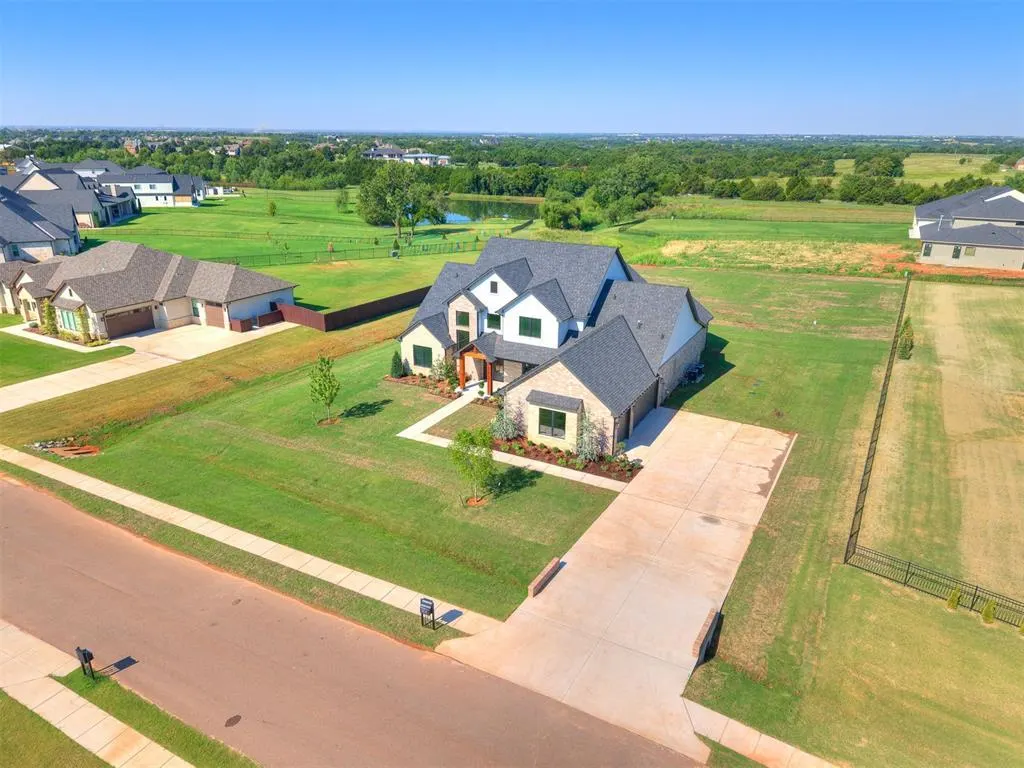 Photo 3 — 22645 Forester Lane, Edmond, OK 73025