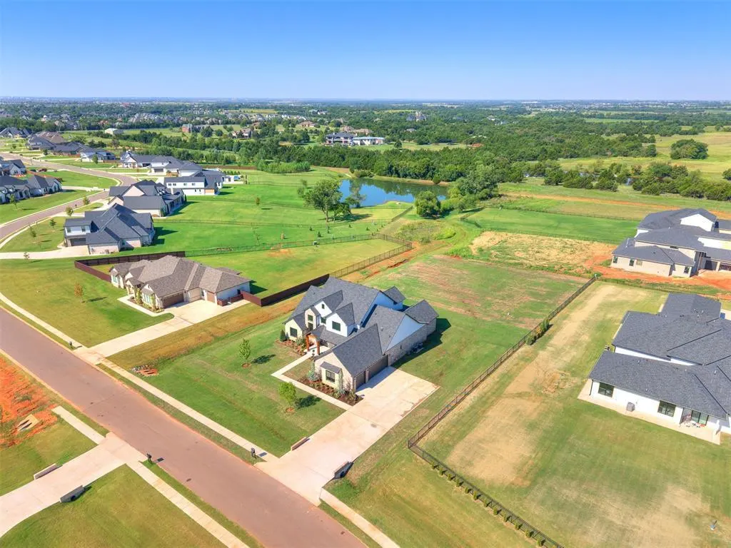 Photo 4 — 22645 Forester Lane, Edmond, OK 73025