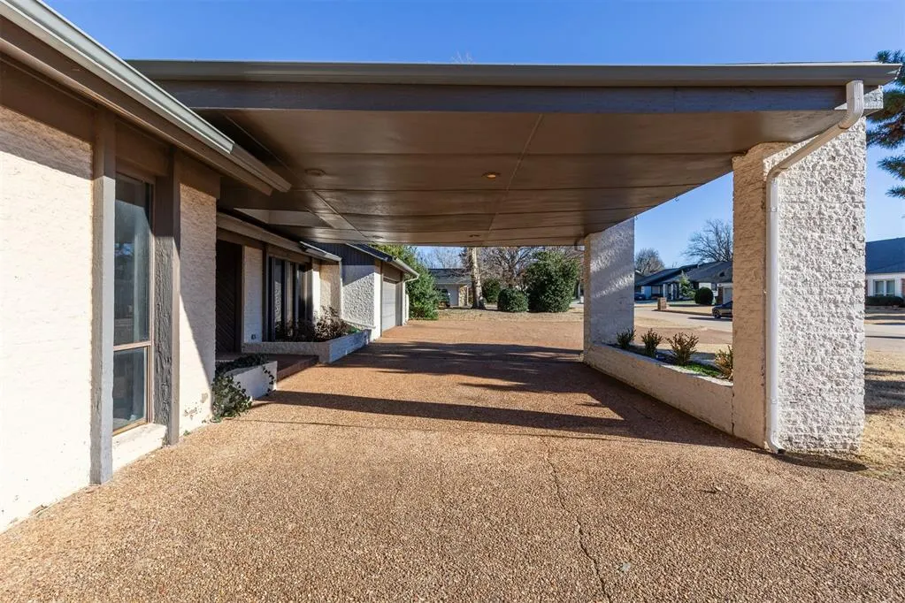 Photo 3 — 4313 Saint Thomas Drive, Oklahoma City, OK 73120