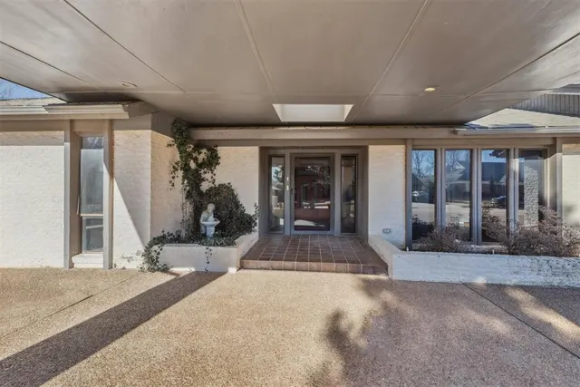 Photo 4 — 4313 Saint Thomas Drive, Oklahoma City, OK 73120