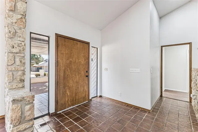 Photo 5 — 4313 Saint Thomas Drive, Oklahoma City, OK 73120