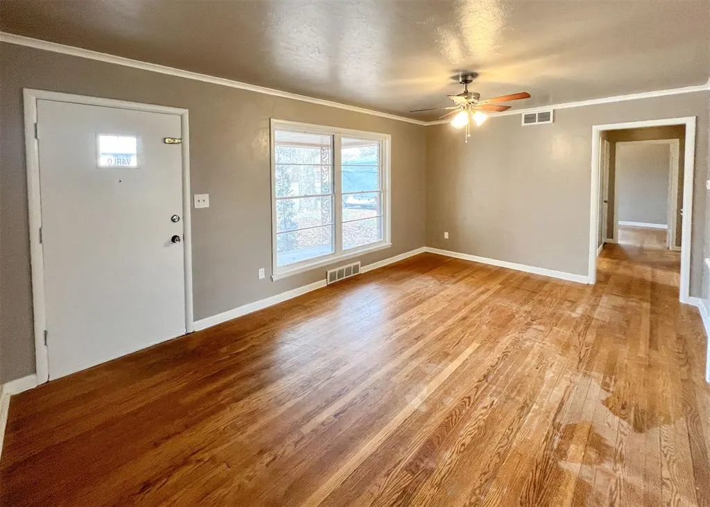 Photo 5 — 208 E 14th Street, Edmond, OK 73034