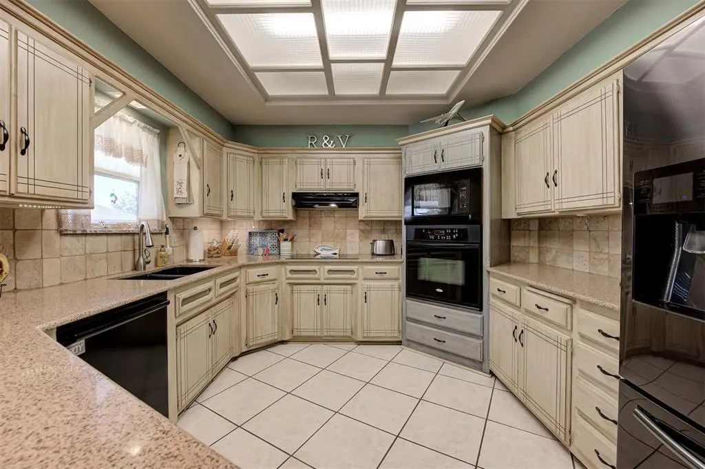 Photo 7 — 23400 Bob White Drive, Edmond, OK 73025