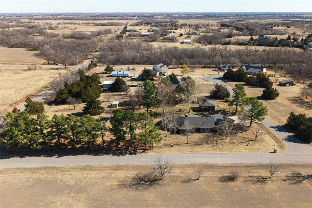 Photo 32 — 23400 Bob White Drive, Edmond, OK 73025