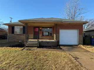 Sold home at 1716 Oxford Way
