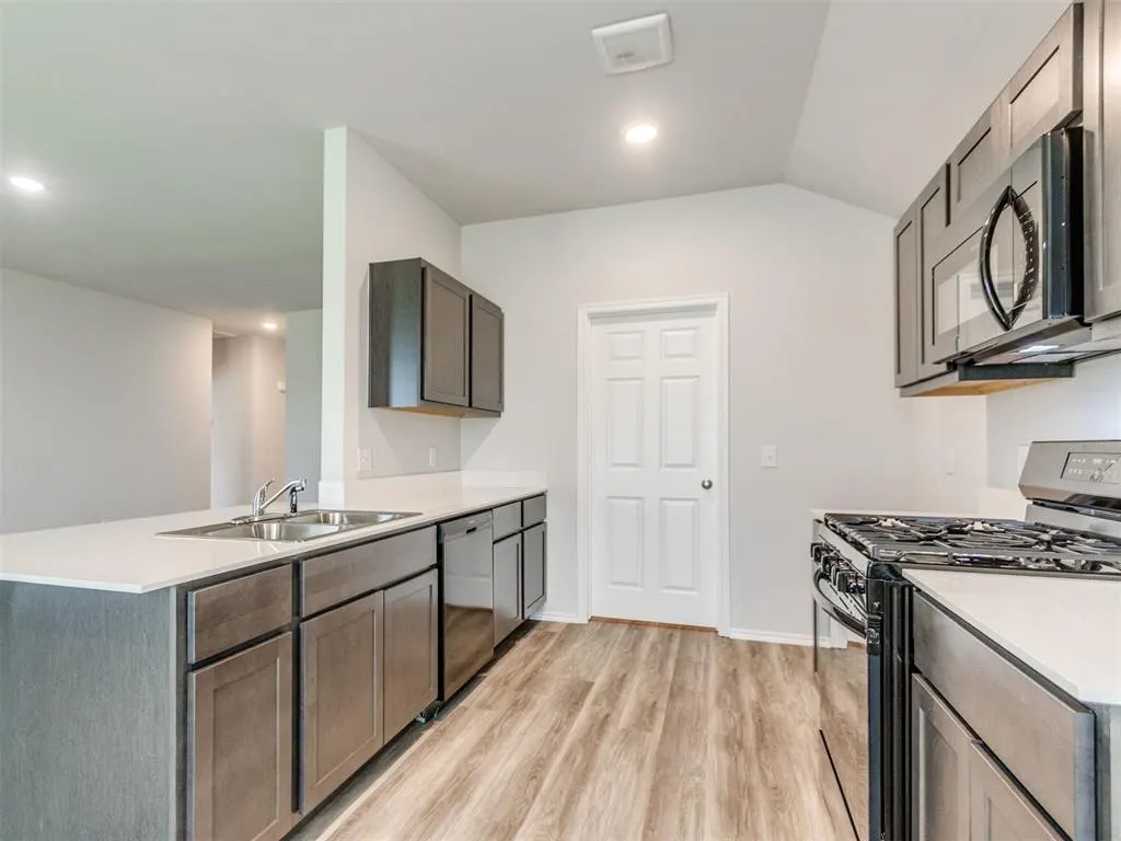 Photo 7 — 1776 SE 20th Street, Newcastle, OK 73065