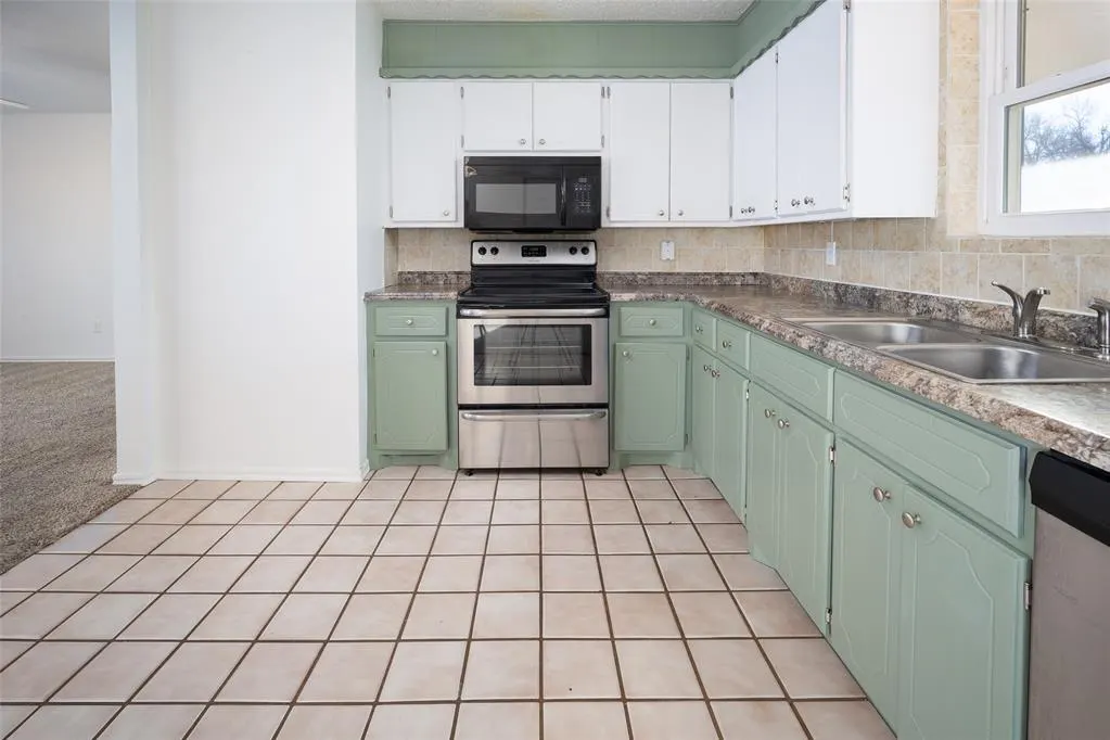 Photo 8 — 2027 Allenhurst Street, Norman, OK 73071