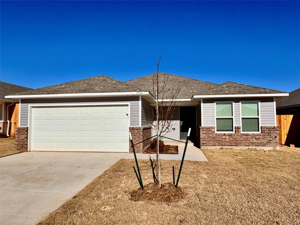 Front exterior — 1906 E Ridgecrest Avenue, Stillwater, OK 74075