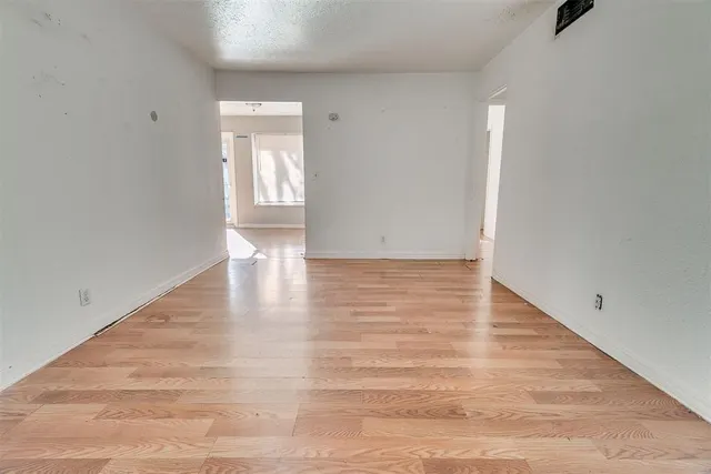 Photo 3 — 912 NE Katherine Place, Oklahoma City, OK 73114