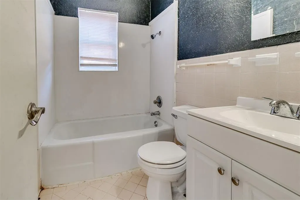 Photo 11 — 912 NE Katherine Place, Oklahoma City, OK 73114