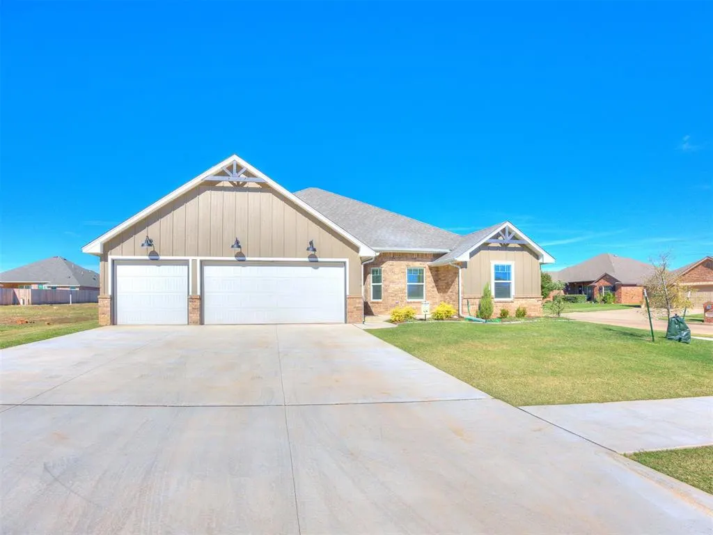 Front exterior — 2917 Kingswood Drive, Norman, OK 73071
