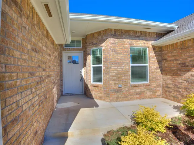 Photo 2 — 2917 Kingswood Drive, Norman, OK 73071