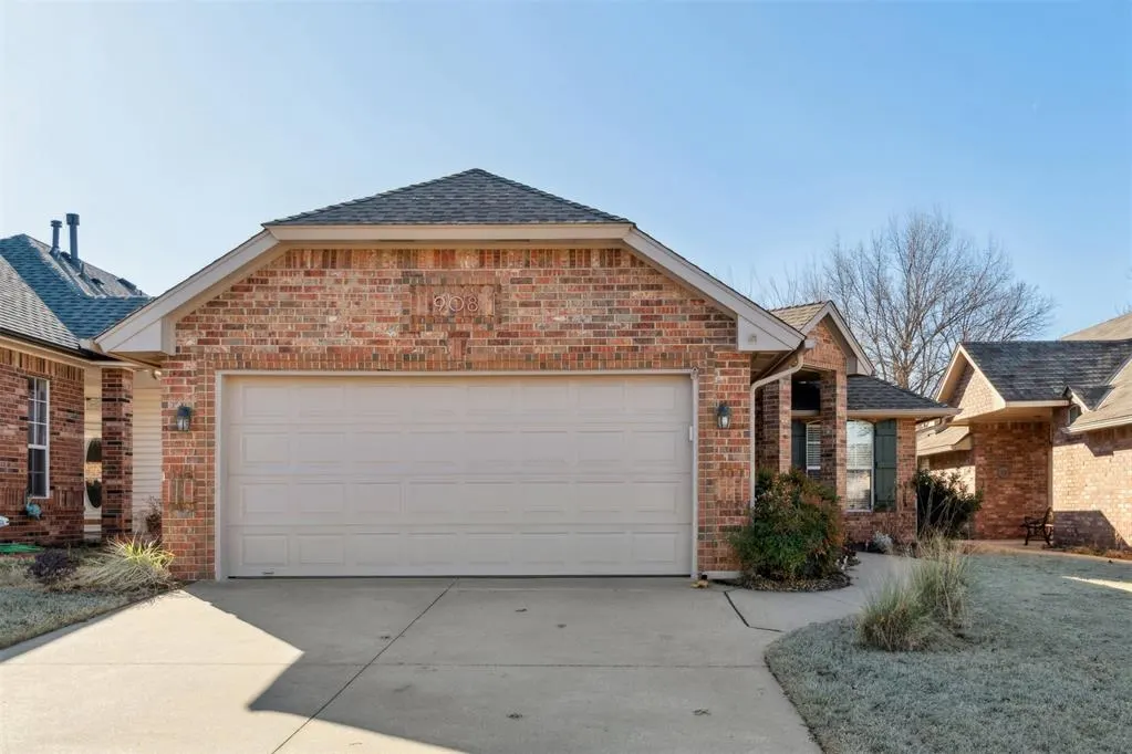 Front exterior — 908 Heather Glen Drive, Norman, OK 73072