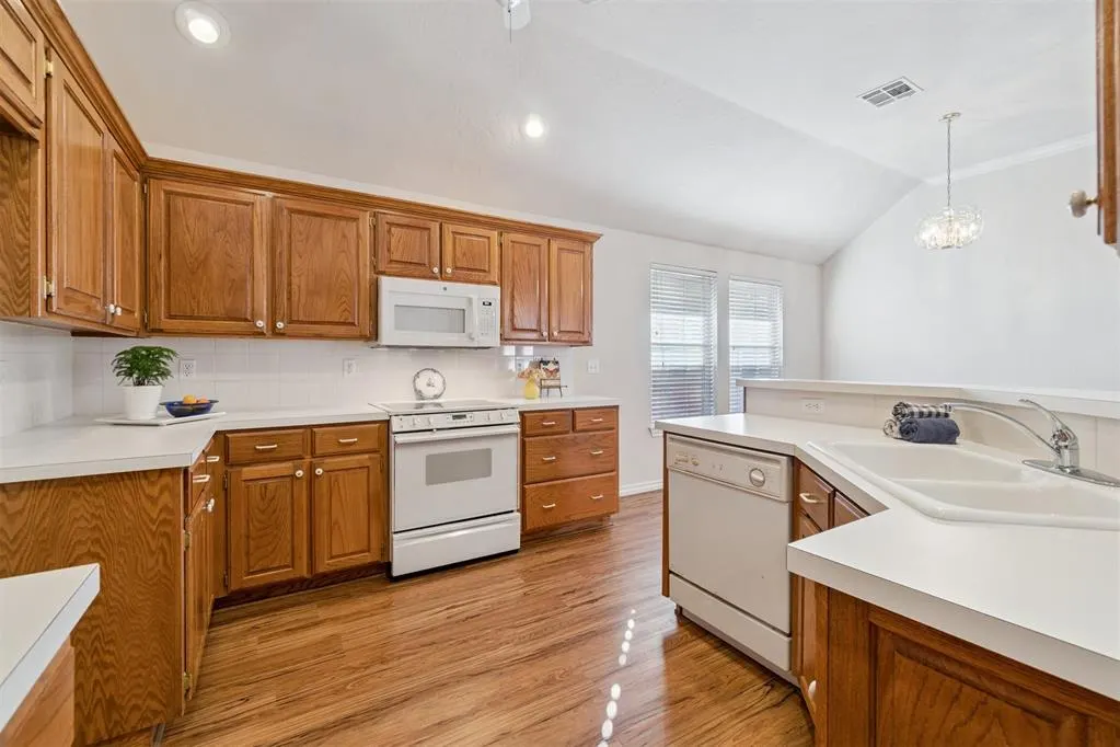 Photo 9 — 908 Heather Glen Drive, Norman, OK 73072