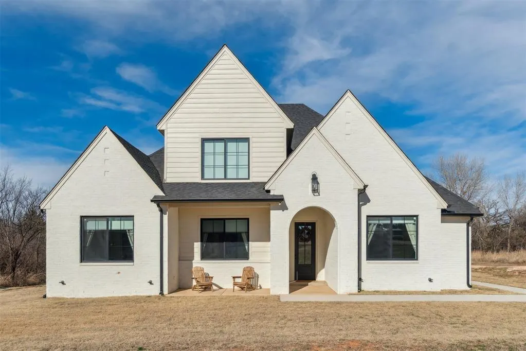 Front exterior — 4400 W Forrest Hills Road, Guthrie, OK 73044