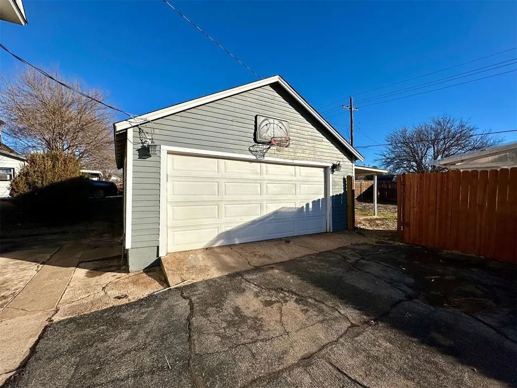 Photo 12 — 402 N 2nd Street, Sayre, OK 73662