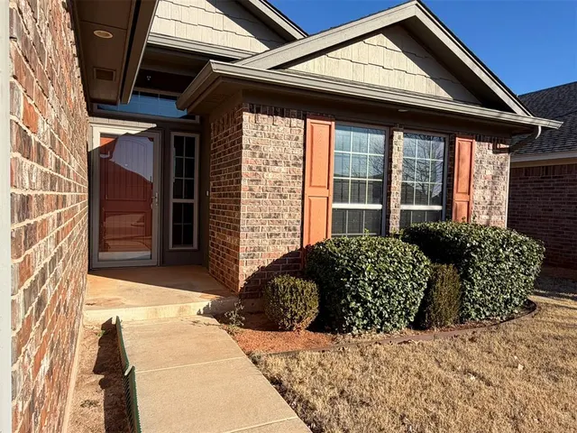 Photo 2 — 19128 Espada Drive, Edmond, OK 73012