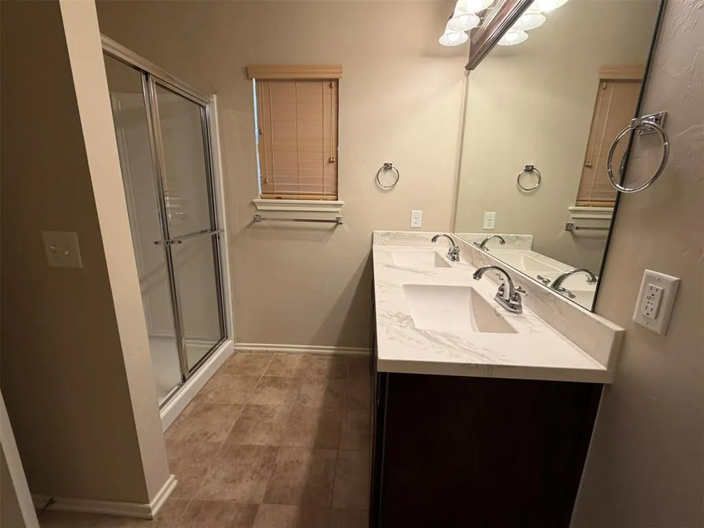 Photo 10 — 19128 Espada Drive, Edmond, OK 73012