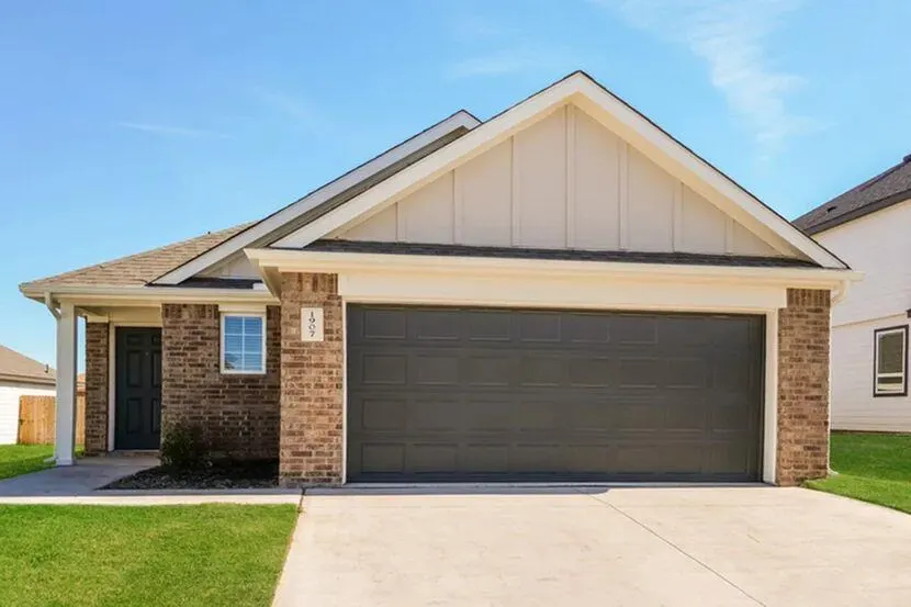 Photo 2 — 1907 Crimson Lake Boulevard, El Reno, OK 73036