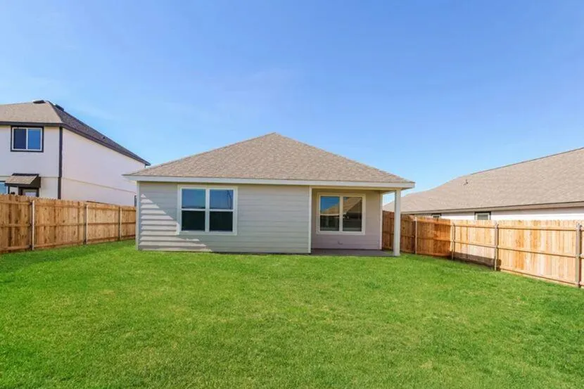 Photo 15 — 1907 Crimson Lake Boulevard, El Reno, OK 73036