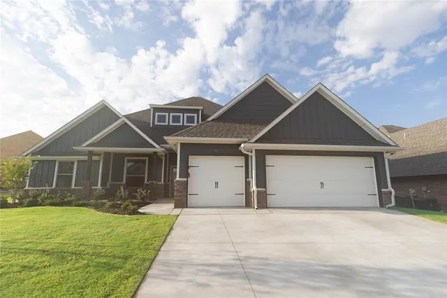 Photo 2 — 8320 NW 154th Court, Edmond, OK 73013