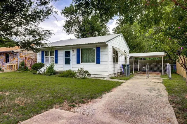 Photo 3 — 714 E Oliver Street, Norman, OK 73071