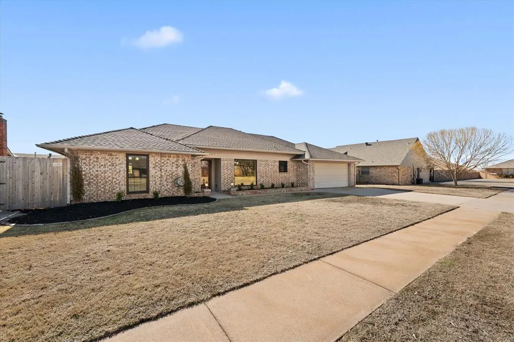Photo 2 — 1424 Pickford Lane, Oklahoma City, OK 73159