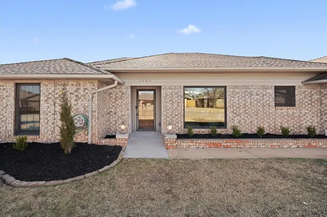 Photo 3 — 1424 Pickford Lane, Oklahoma City, OK 73159