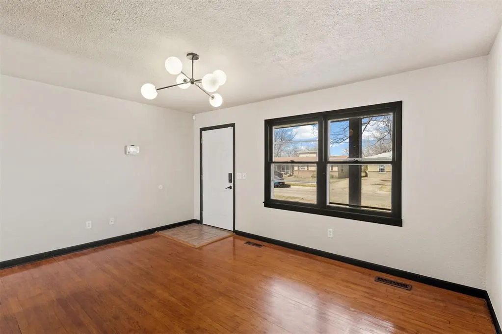 Photo 3 — 6806 NW 59th Terrace, Bethany, OK 73008