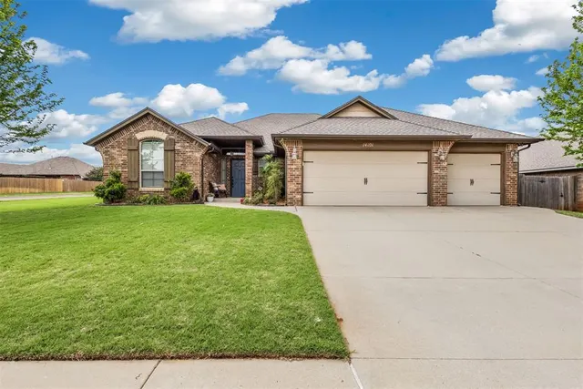 Photo 2 — 14101 Drakes Way, Yukon, OK 73099