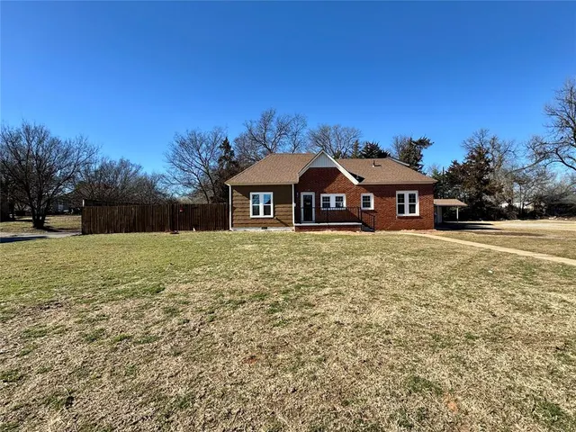 Photo 2 — 728 S 13th Street, Chickasha, OK 73018