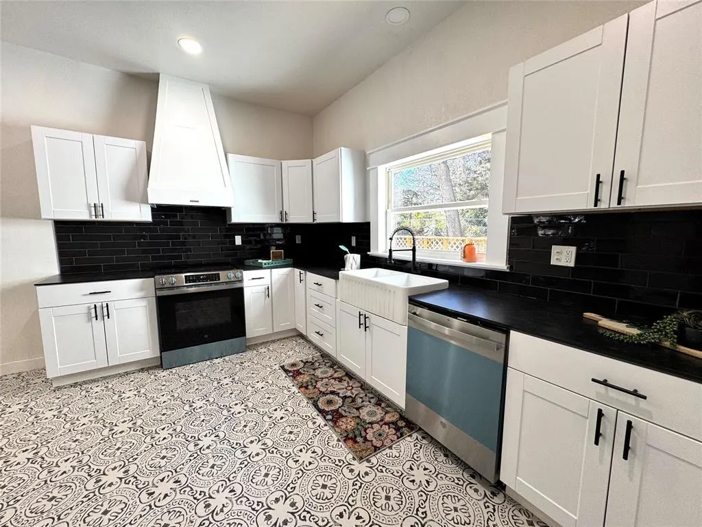 Photo 11 — 728 S 13th Street, Chickasha, OK 73018