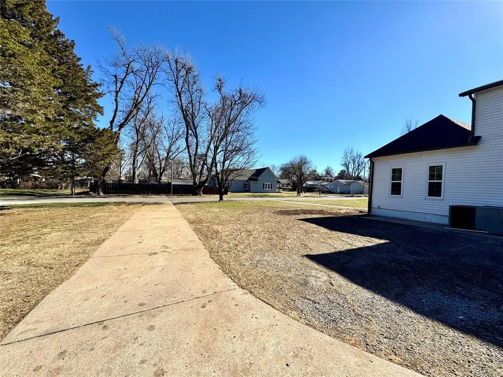 Photo 40 — 728 S 13th Street, Chickasha, OK 73018