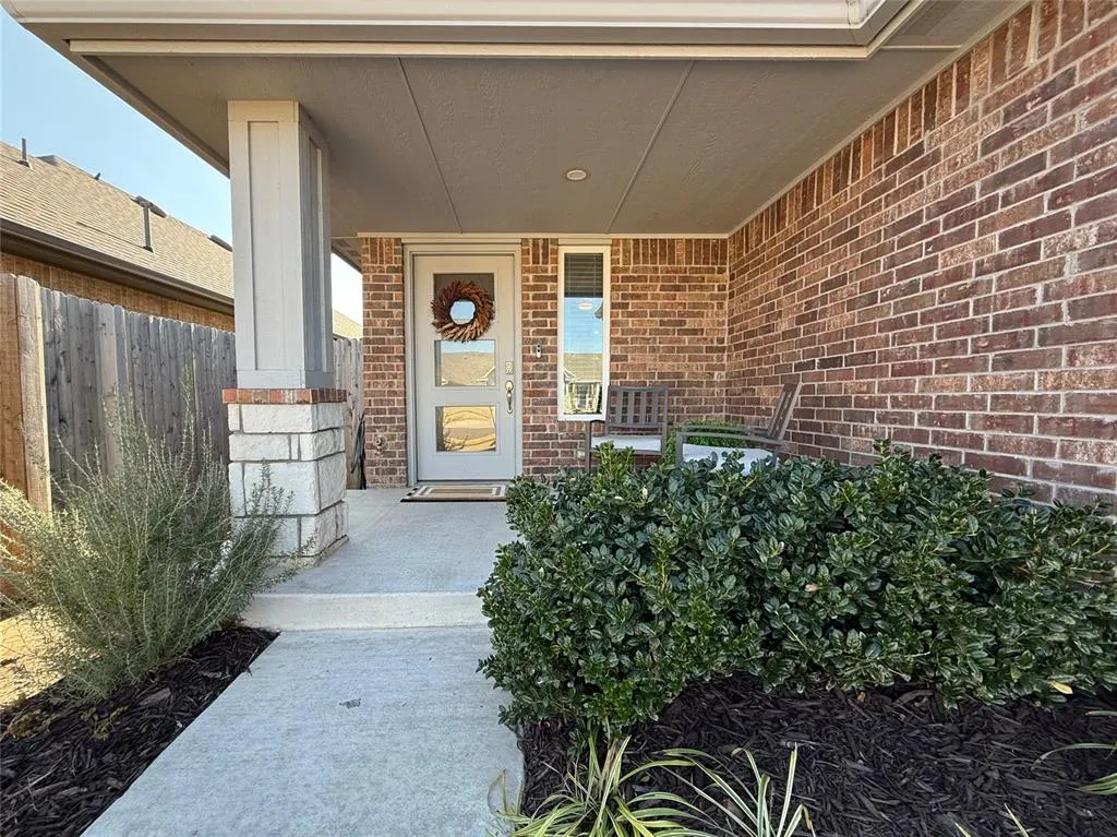 Photo 2 — 928 SW 139th Street, Oklahoma City, OK 73170