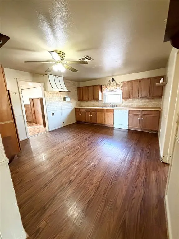 Photo 7 — 521 E Warren Road, Blair, OK 73526