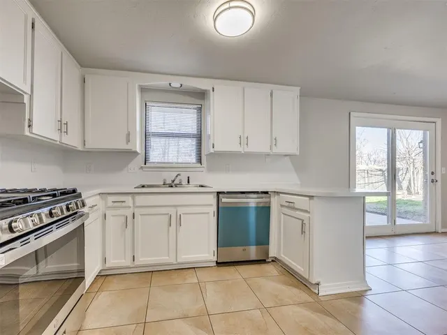 Photo 7 — 3121 SW 83rd Street, Oklahoma City, OK 73159