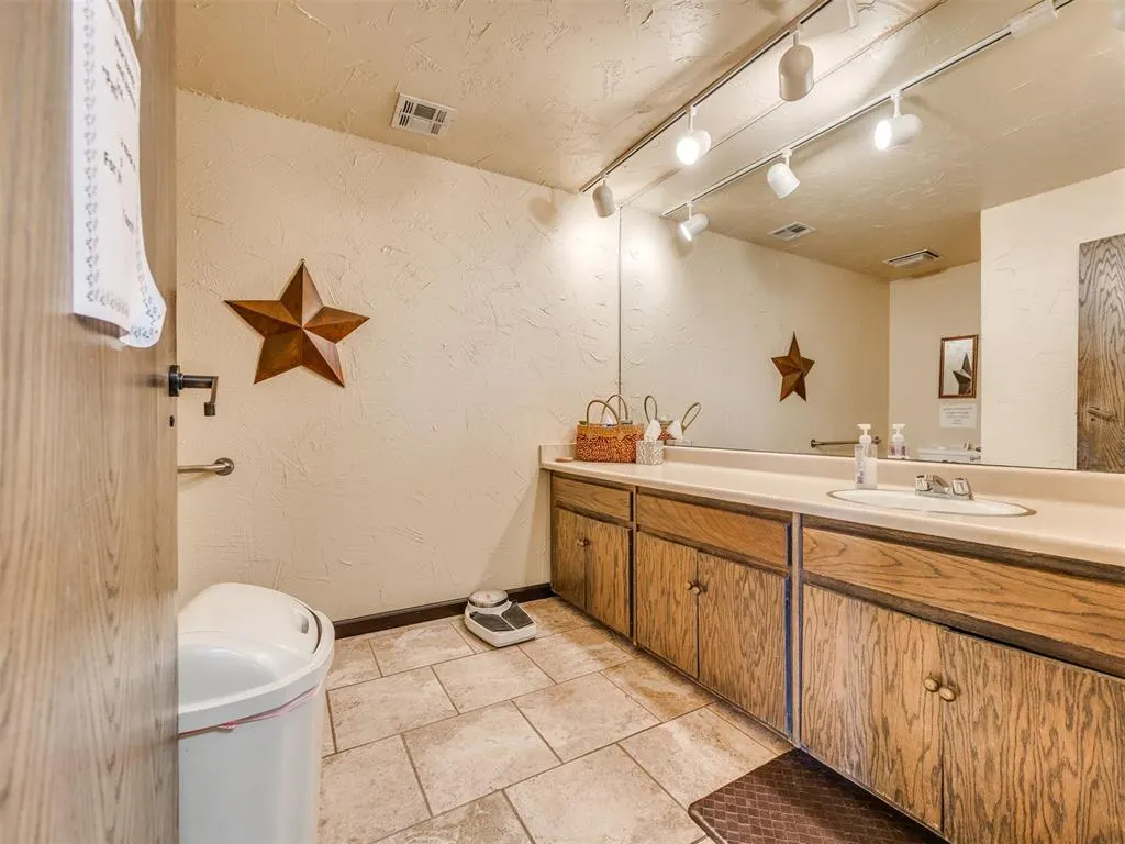 Photo 19 — 6400 N Santa Fe Avenue B & C, Oklahoma City, OK 73116