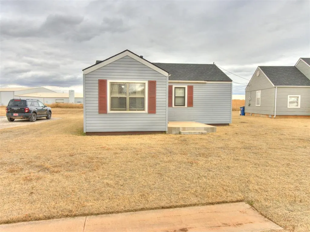 Front exterior — 95 W Railroad Avenue, Okarche, OK 73762