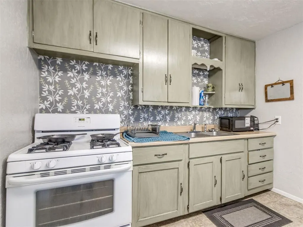 Photo 23 — 95 W Railroad Avenue, Okarche, OK 73762