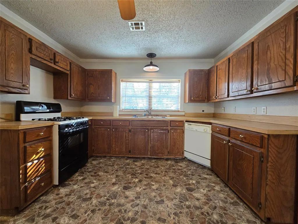 Photo 14 — 201 S Dixon Avenue, Shawnee, OK 74801