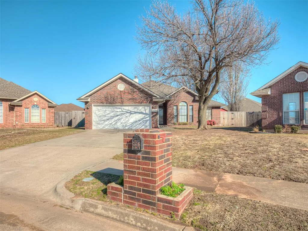 Photo 2 — 13000 Willowcrest Lane, Oklahoma City, OK 73170