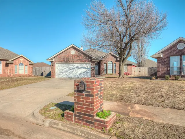 Photo 2 — 13000 Willowcrest Lane, Oklahoma City, OK 73170