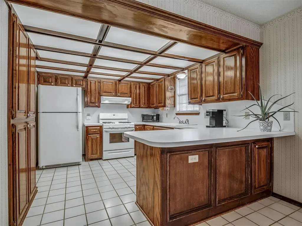 Photo 10 — 13000 Willowcrest Lane, Oklahoma City, OK 73170