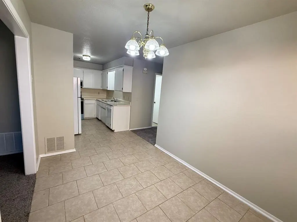 Photo 8 — 242 Barrett Place, Edmond, OK 73003