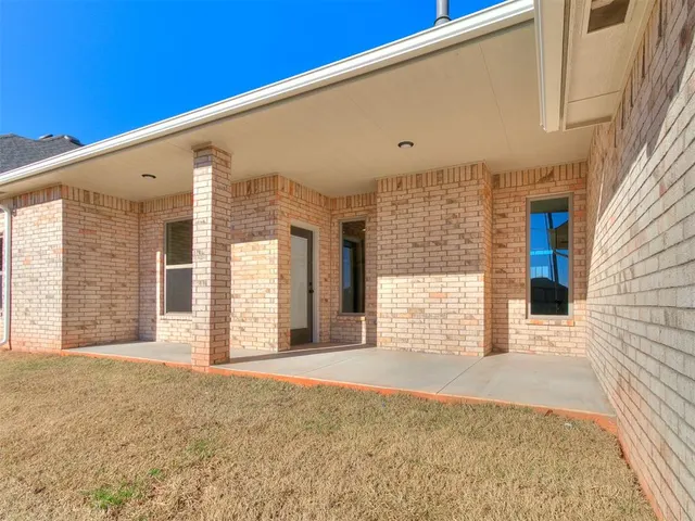 Photo 7 — 9216 SW 44th Terrace, Oklahoma City, OK 73179