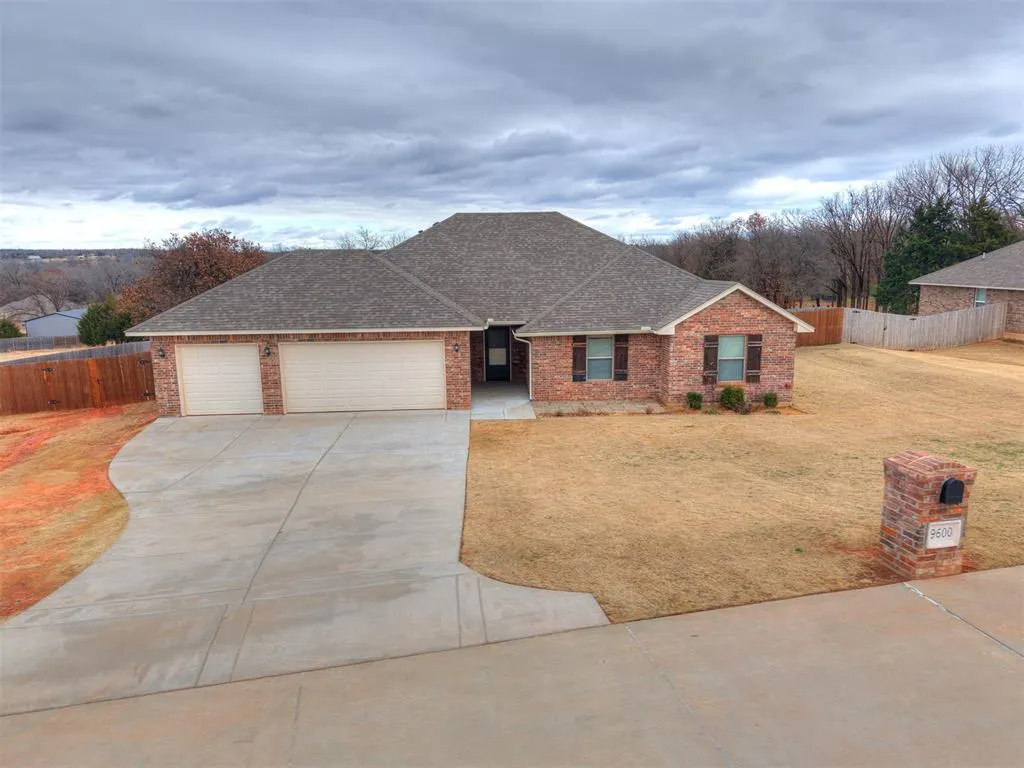 Photo 2 — 9600 Country Side Lane, Guthrie, OK 73044