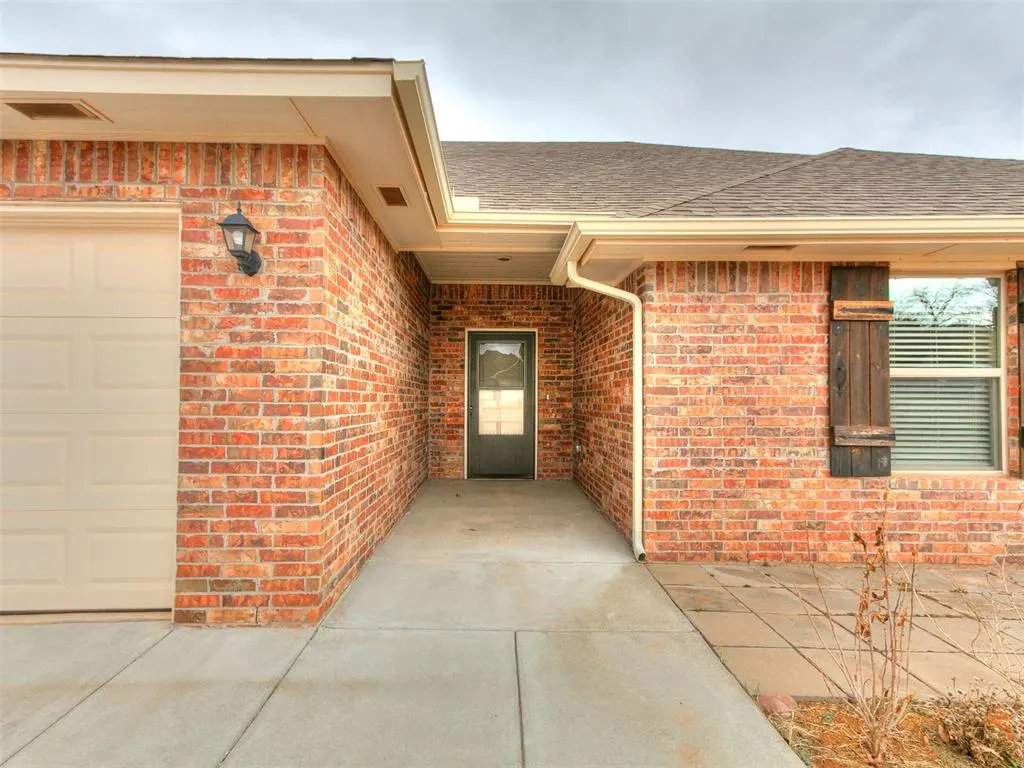 Photo 3 — 9600 Country Side Lane, Guthrie, OK 73044