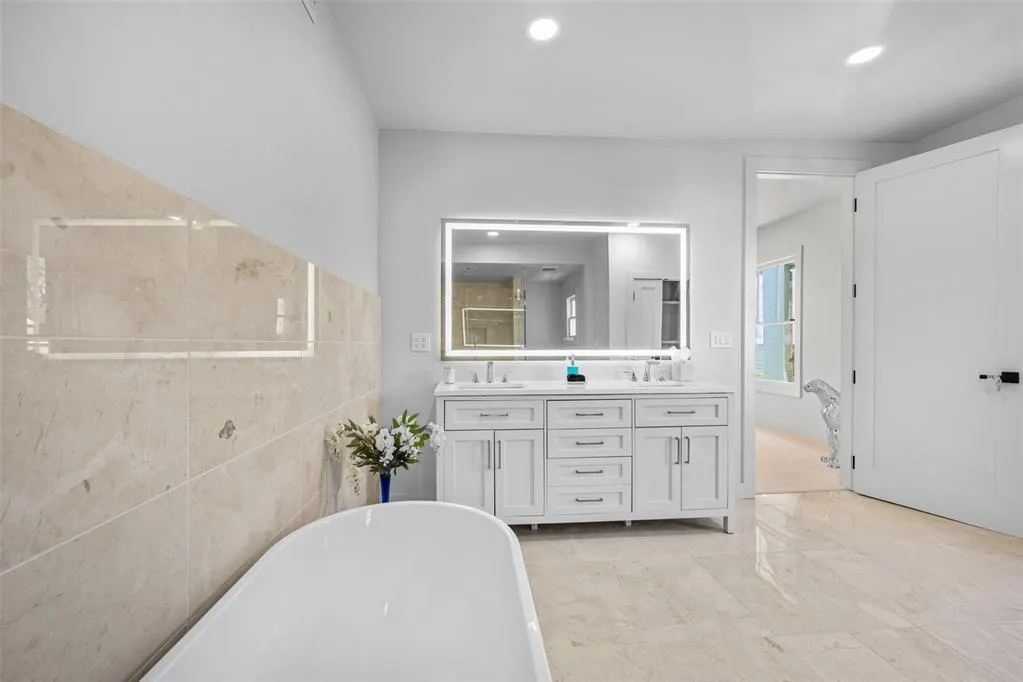 Photo 21 — 215 NW 16th Street, Oklahoma City, OK 73103