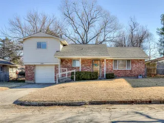 Sold home at 904 Oak Park Drive