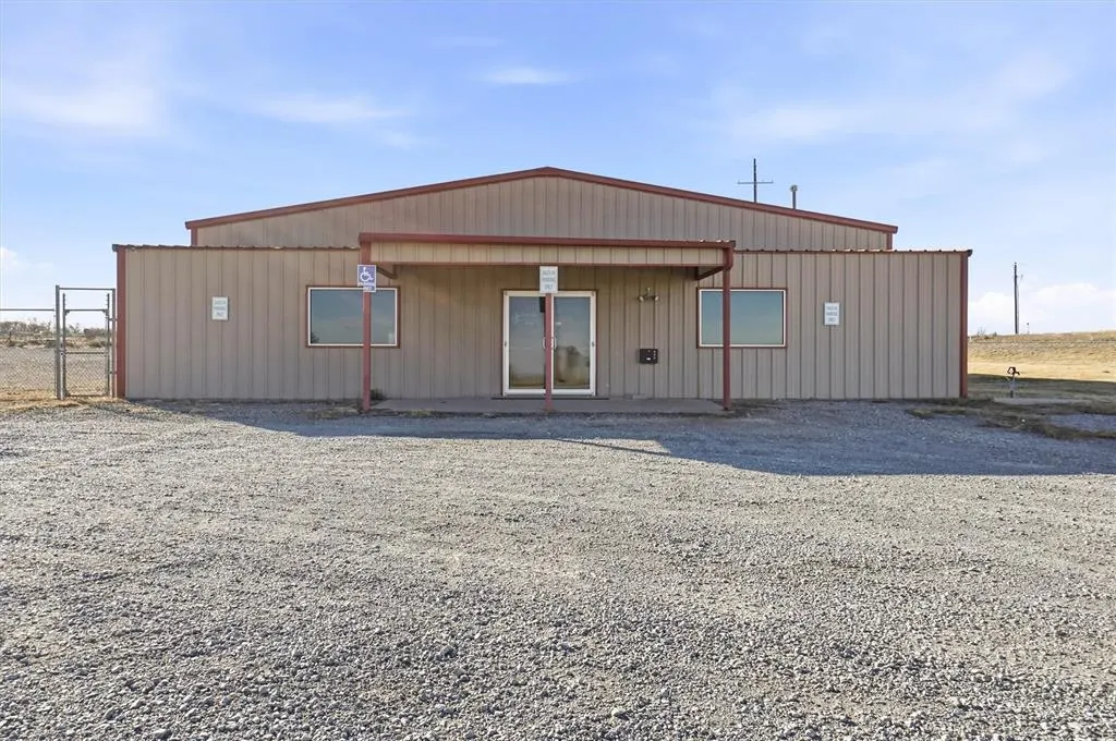 Photo 2 — 12292 Highway 30, Erick, OK 73645